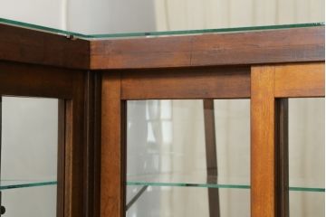 アンティーク家具　◆アンティーク　特注タイル貼りのR型台形ガラスケース(曲げガラス、L型ガラスケース、Rガラス、店舗什器、陳列棚)
