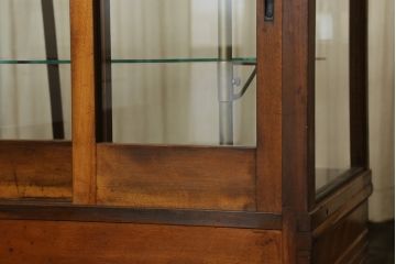 アンティーク家具　◆アンティーク　特注タイル貼りのR型台形ガラスケース(曲げガラス、L型ガラスケース、Rガラス、店舗什器、陳列棚)