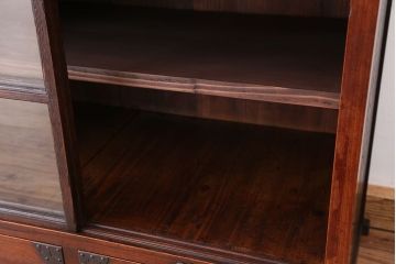 アンティーク家具　古民具・骨董　古いお家の金具の立派な収納棚(時代箪笥)