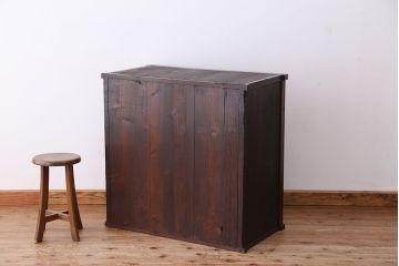 アンティーク家具　古民具・骨董　古いお家の金具の立派な収納棚(時代箪笥)