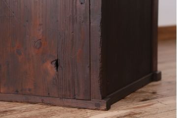 アンティーク家具　古民具・骨董　古いお家の金具の立派な収納棚(時代箪笥)
