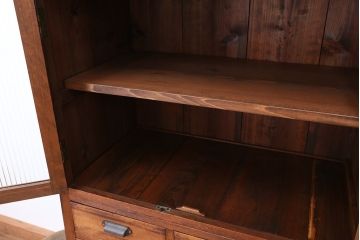 アンティーク家具　アンティーク　素敵なデザイン!古いお家のモールガラス二段重ねチェスト(収納棚)
