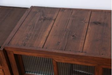 アンティーク家具　アンティーク　素敵なデザイン!古いお家のモールガラス二段重ねチェスト(収納棚)