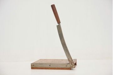 アンティーク雑貨　古い木製ペーパーカッター(裁断機)