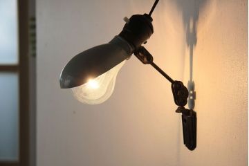 アンティーク　古い小さなミシンライト(工業系・照明)