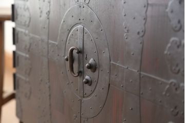 アンティーク家具　古民具・骨董　時代箪笥鉄脚観音開きローボード(ローチェスト)
