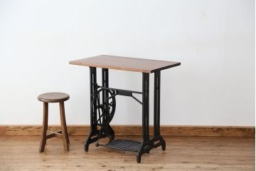 アンティーク　古いミシンのリメイクテーブル(机・作業台)