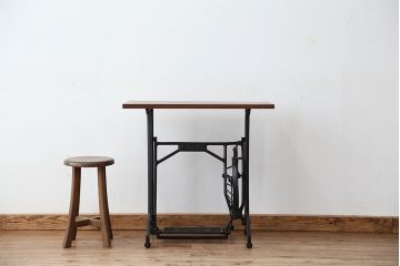アンティーク　古いミシンのリメイクテーブル(机・作業台)