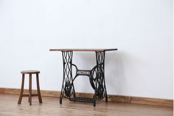アンティーク　古いミシンのリメイクテーブル(机・作業台)