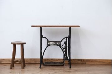 アンティーク　古いミシンのリメイクテーブル(机・作業台)