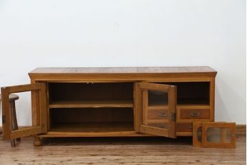 アンティーク家具　アンティーク　素敵なデザイン!古い木の脚付きローボード(収納棚・ローチェスト)