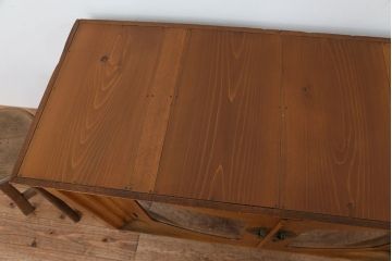 アンティーク家具　アンティーク　素敵なデザイン!古い木の脚付きローボード(収納棚・ローチェスト)