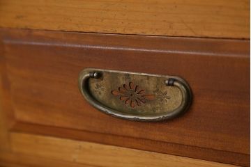 アンティーク家具　アンティーク　素敵なデザイン!古い木の脚付きローボード(収納棚・ローチェスト)