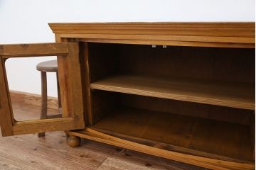 アンティーク家具　アンティーク　素敵なデザイン!古い木の脚付きローボード(収納棚・ローチェスト)