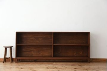 アンティーク家具　アンティーク　古い学校の脚付き本棚?(飾り棚・陳列棚)