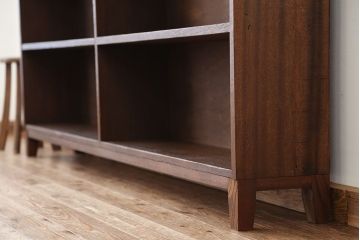 アンティーク家具　アンティーク　古い学校の脚付き本棚(5)(飾り棚・陳列棚)