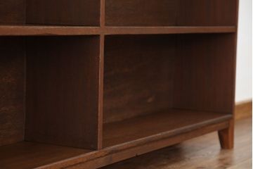 アンティーク家具　アンティーク　古い学校の脚付き本棚?(飾り棚・陳列棚)