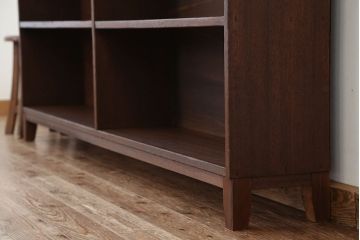 アンティーク家具　アンティーク　古い学校の脚付き本棚(8)(飾り棚・陳列棚)