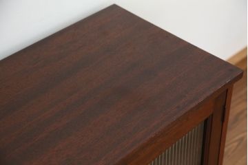 アンティーク家具　アンティーク　素敵なデザイン!古い木のシンプルな脚付きローボード(収納棚)