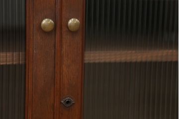 アンティーク家具　アンティーク　素敵なデザイン!古い木のシンプルな脚付きローボード(収納棚)
