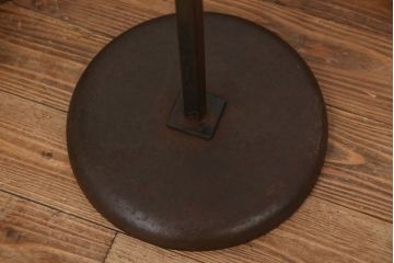 アンティーク雑貨　アンティーク　レトロなデザインのアイアン帽子掛け(ハンガーラック)