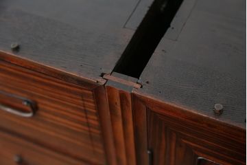 アンティーク家具　アンティーク　最高級品　特別注文造り　前面縞黒檀大型時代箪笥