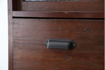 アンティーク家具　アンティーク　古い木の脚付きチェスト(タンス)
