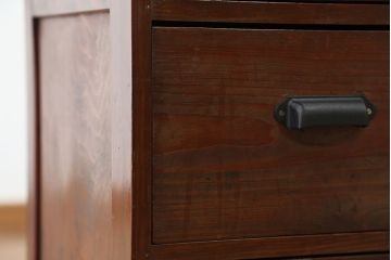 アンティーク家具　アンティーク　古い木の脚付きチェスト(タンス)