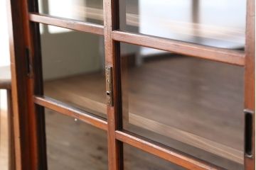 アンティーク家具　アンティーク　古い木の収納棚(飾り棚・食器棚)