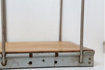 アンティーク雑貨　アンティーク　レトロなデザインの本立て2個セット