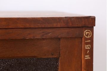 アンティーク家具　アンティーク　天板がしっかりとした古いナラ材のダイヤガラス収納棚(食器棚)