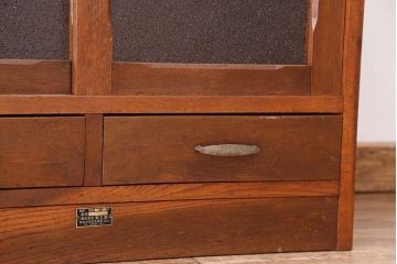 アンティーク家具　アンティーク　天板がしっかりとした古いナラ材のダイヤガラス収納棚(食器棚)