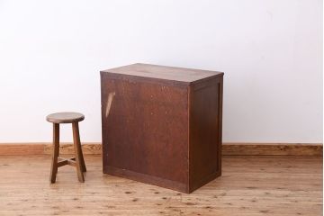 アンティーク家具　アンティーク　天板がしっかりとした古いナラ材のダイヤガラス収納棚(食器棚)