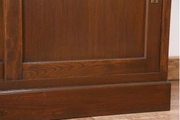 レトロ家具　☆アンティーク　レトロなデザインの銀モールガラス食器棚(収納棚)