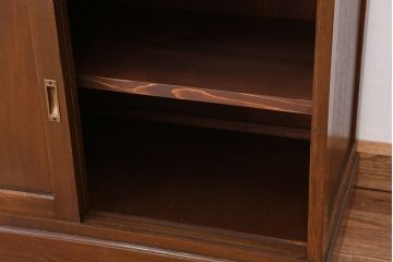 レトロ家具　☆アンティーク　レトロなデザインの銀モールガラス食器棚(収納棚)