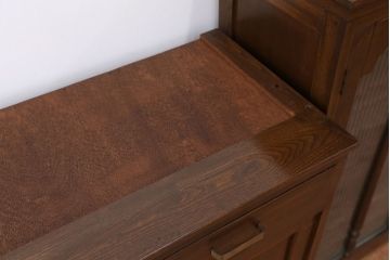レトロ家具　☆アンティーク　レトロなデザインの銀モールガラス食器棚(収納棚)