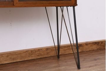 アンティーク家具　アンティーク　素敵なデザイン!モールガラス鉄脚の収納棚