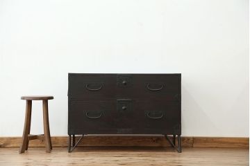 アンティーク家具　アンティーク　味のある鉄脚時代箪笥ローチェスト(ローボード)