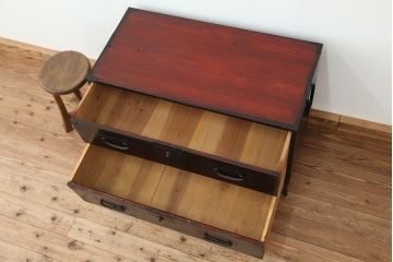 アンティーク家具　アンティーク　味のある鉄脚時代箪笥ローチェスト(ローボード)