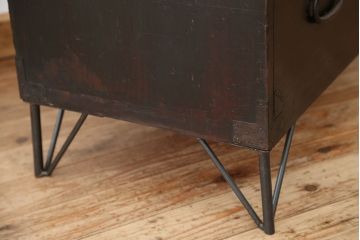 アンティーク家具　アンティーク　味のある鉄脚時代箪笥ローチェスト(ローボード)