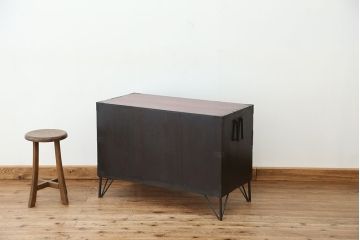 アンティーク家具　アンティーク　味のある鉄脚時代箪笥ローチェスト(ローボード)