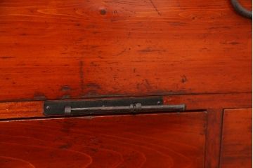 アンティーク家具　アンティーク　味のある鉄脚観音開き時代箪笥ローボード(ローチェスト)