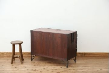 アンティーク家具　アンティーク　味のある鉄脚観音開き時代箪笥ローボード(ローチェスト)