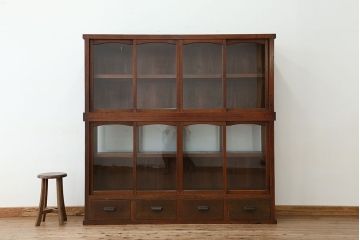 アンティーク　古い雑貨屋の大きな二段重ね収納棚(飾り棚・陳列棚)
