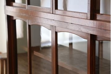 アンティーク　古い雑貨屋の大きな二段重ね収納棚(飾り棚・陳列棚)