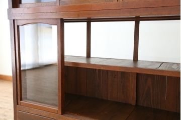 アンティーク　古い雑貨屋の大きな二段重ね収納棚(飾り棚・陳列棚)