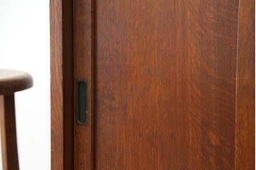 アンティーク家具　☆アンティーク　素敵なデザイン!古いナラ材の上質な面取りガラス食器棚