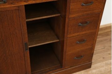 アンティーク家具　☆アンティーク　素敵なデザイン!古いナラ材の上質な面取りガラス食器棚