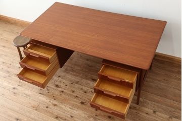 アンティーク家具　北欧アンティーク　上質なチーク材両袖机(ニーホールデスク)