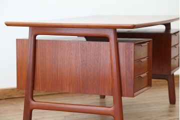 アンティーク家具　北欧アンティーク　上質なチーク材両袖机(ニーホールデスク)